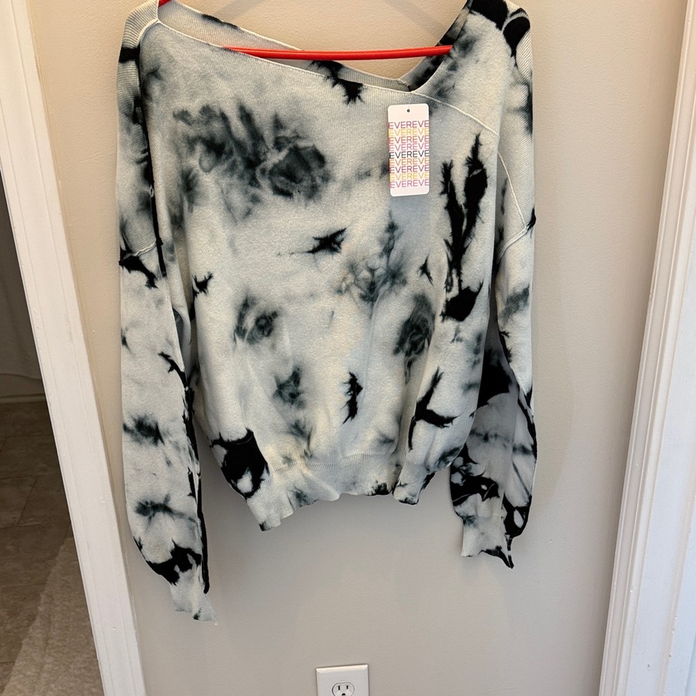 Evereve Black and White Tie-Dye Off-the-Shoulder Sweater